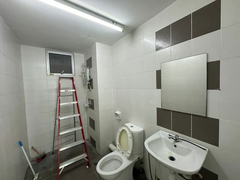 Condominium for Rent at The Golden Triangle Condominium - Yang Lim - Bathroom - PropertyGuru.com.my