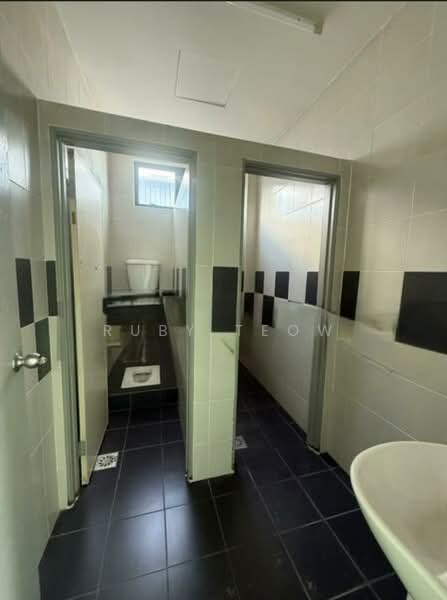 Semi-D Factory for Rent in Leisure Farm (Gelang Patah) - Ruby Teow - Bathroom - PropertyGuru.com.my