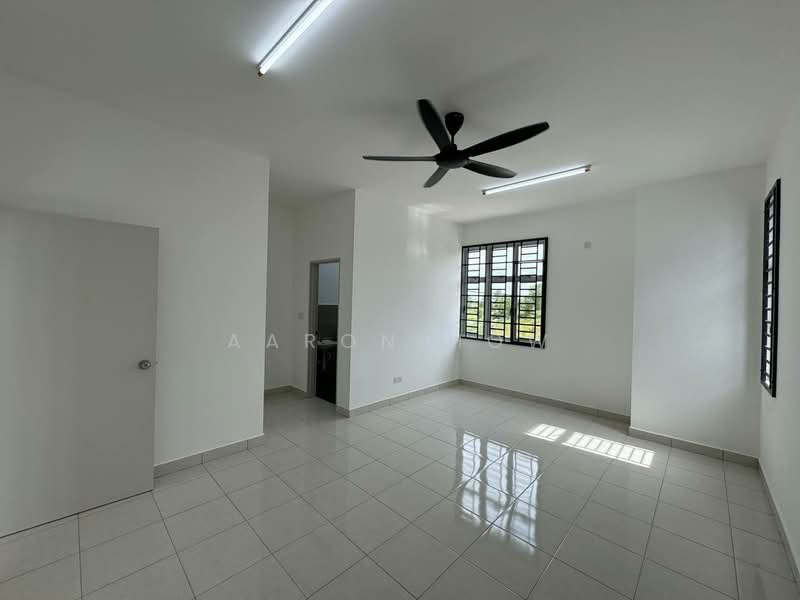 Rumah Teres untuk Disewa di Pasir Gudang (Johor) - Aaron How - Living Room - PropertyGuru.com.my