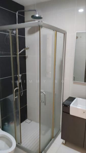 Condominium for Rent at Bay Laurel @ Country Garden Danga Bay - Jimmy Ng - Bathroom - PropertyGuru.com.my