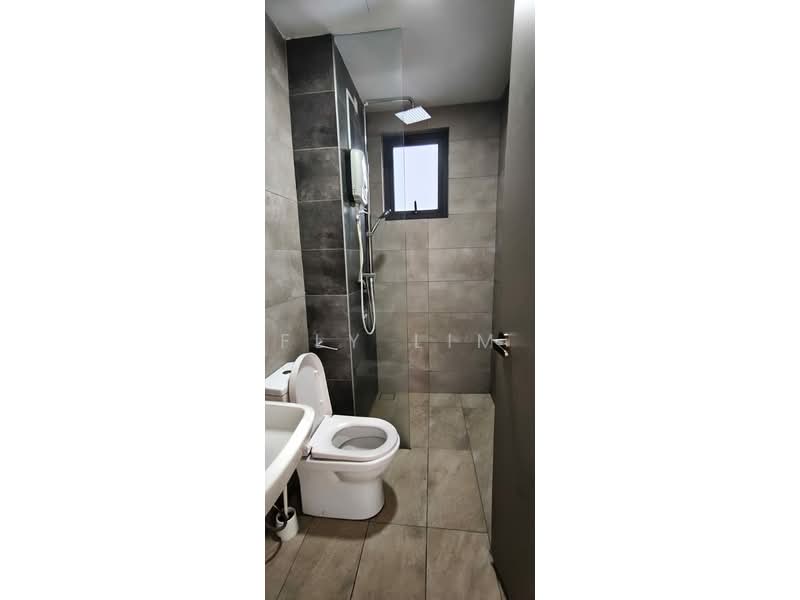 Kondominium untuk Disewa di Bennington Residences @ SkyArena - Fly Lim - Bathroom - PropertyGuru.com.my