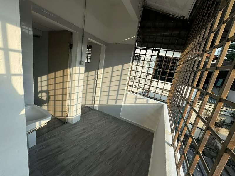 Shop for Sale in Taman Tasek (Johor Bahru) - Ben Foo - Balcony - PropertyGuru.com.my