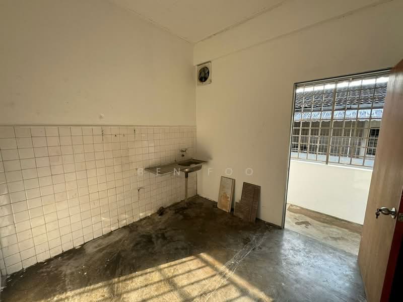 Shop for Sale in Taman Tasek (Johor Bahru) - Ben Foo - Kitchen - PropertyGuru.com.my