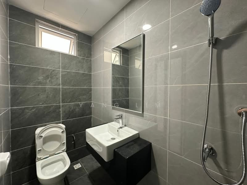 Kondominium untuk Disewa di Lucerne Residences - Yang Lim - Bathroom - PropertyGuru.com.my