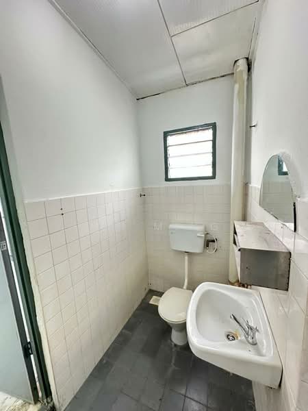2-storey Terraced House for Sale in Seri Kembangan (Selangor) - Jun Ming - Bathroom - PropertyGuru.com.my