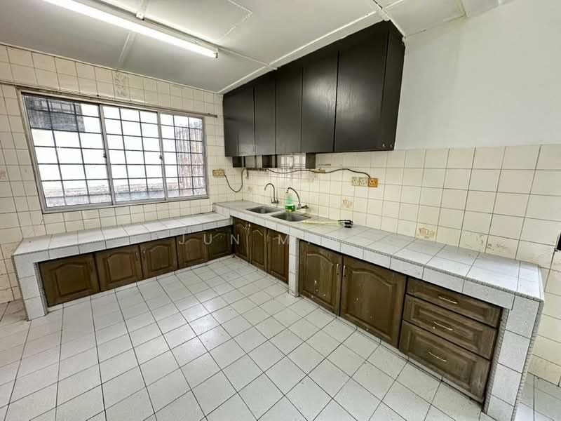 2-storey Terraced House for Sale in Seri Kembangan (Selangor) - Jun Ming - Kitchen - PropertyGuru.com.my