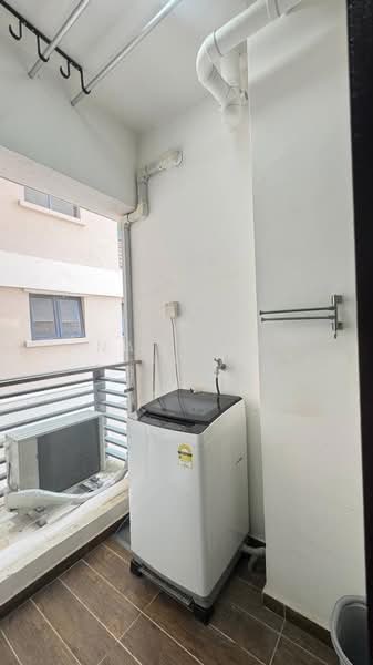 Kondominium untuk Disewa di Amberside @ Country Garden Danga Bay - Nataine Goh - Balcony - PropertyGuru.com.my