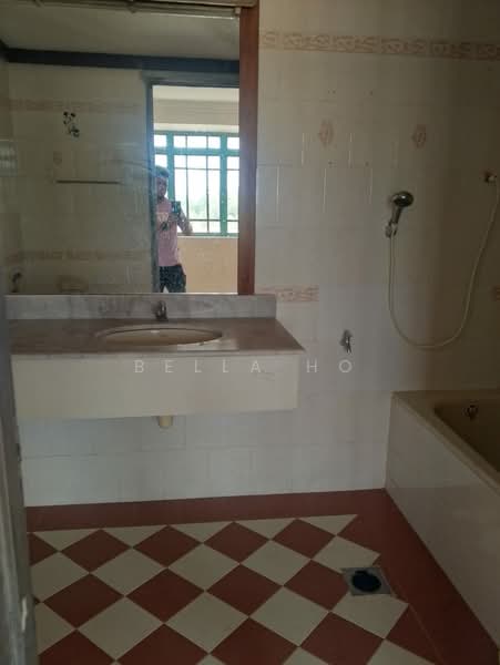 Kondominium untuk Disewa di Octville Condominium - Bella Ho - Bathroom - PropertyGuru.com.my