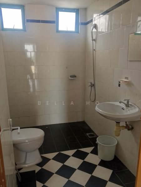 Kondominium untuk Disewa di Octville Condominium - Bella Ho - Bathroom - PropertyGuru.com.my