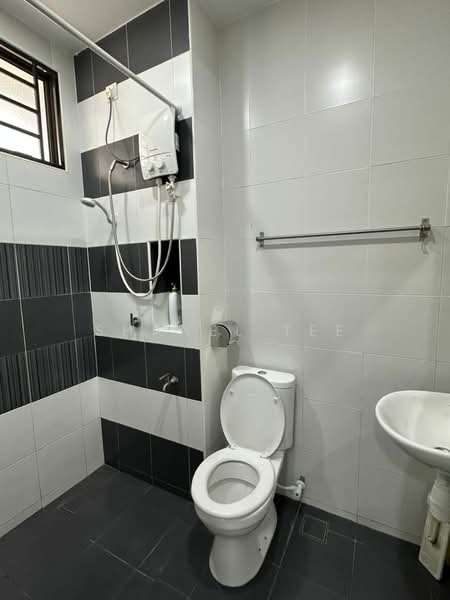 Terraced House for Sale in Kluang (Johor) - Shanel Tee - Bathroom - PropertyGuru.com.my