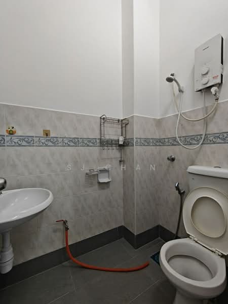 Rumah Teres 2 Tingkat untuk Disewa di Taman Setia Indah (Tebrau) - SJ CHAN - Bathroom - PropertyGuru.com.my