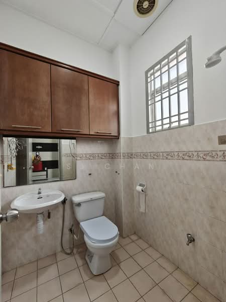 Rumah Teres 2 Tingkat untuk Disewa di Taman Setia Indah (Tebrau) - SJ CHAN - Bathroom - PropertyGuru.com.my