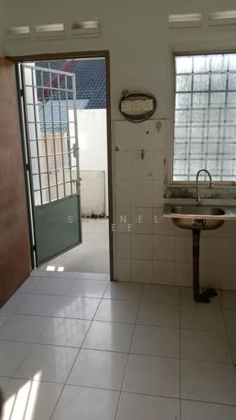 Rumah Teres 1 Tingkat untuk Dijual di Taman Sri Kluang (Kluang) - Shanel Tee - Kitchen - PropertyGuru.com.my