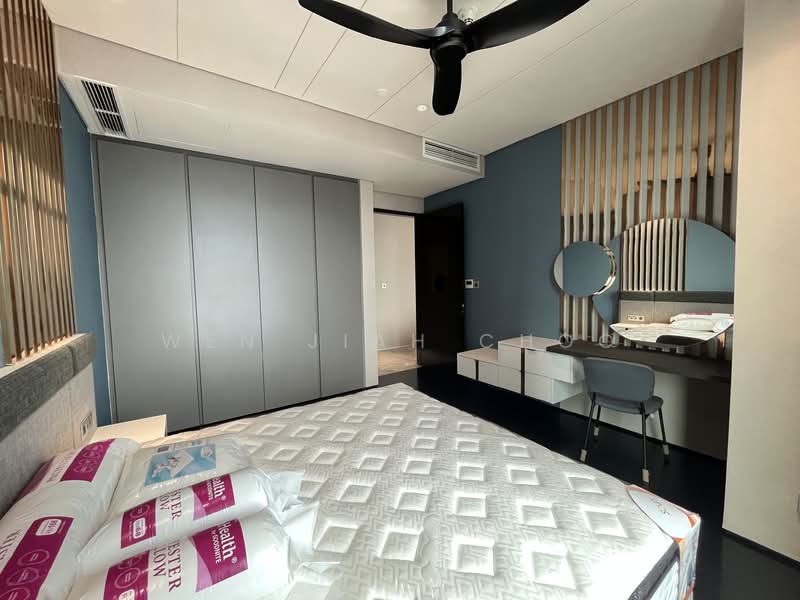 Four Seasons Place - 5