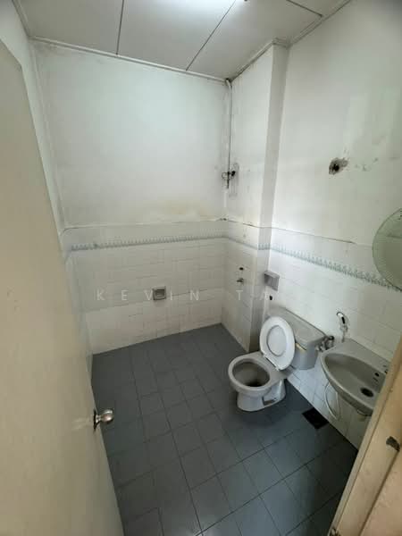 Rumah Berkembar untuk Dijual di Bandar Kinrara (Selangor) - Kevin Tan - Bathroom - PropertyGuru.com.my