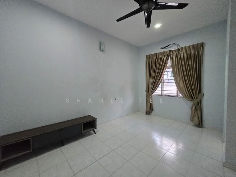 2-storey Terraced House for Sale in Taman Sutera Indah (Kluang) - Shanel Tee - Living Room - PropertyGuru.com.my