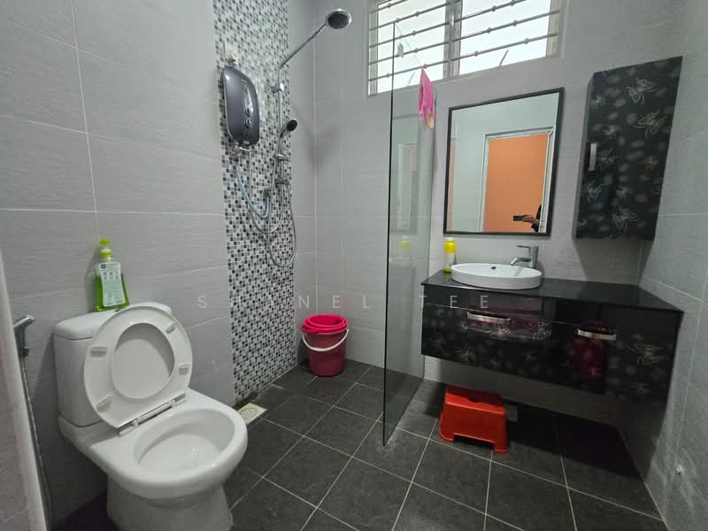 2-storey Terraced House for Sale in Taman Sutera Indah (Kluang) - Shanel Tee - Bathroom - PropertyGuru.com.my