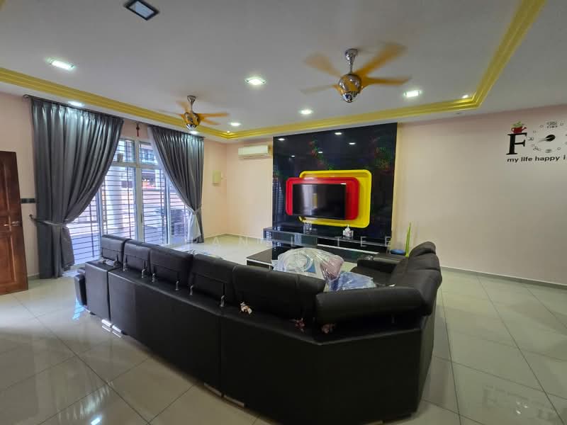 2-storey Terraced House for Sale in Taman Sutera Indah (Kluang) - Shanel Tee - Living Room - PropertyGuru.com.my