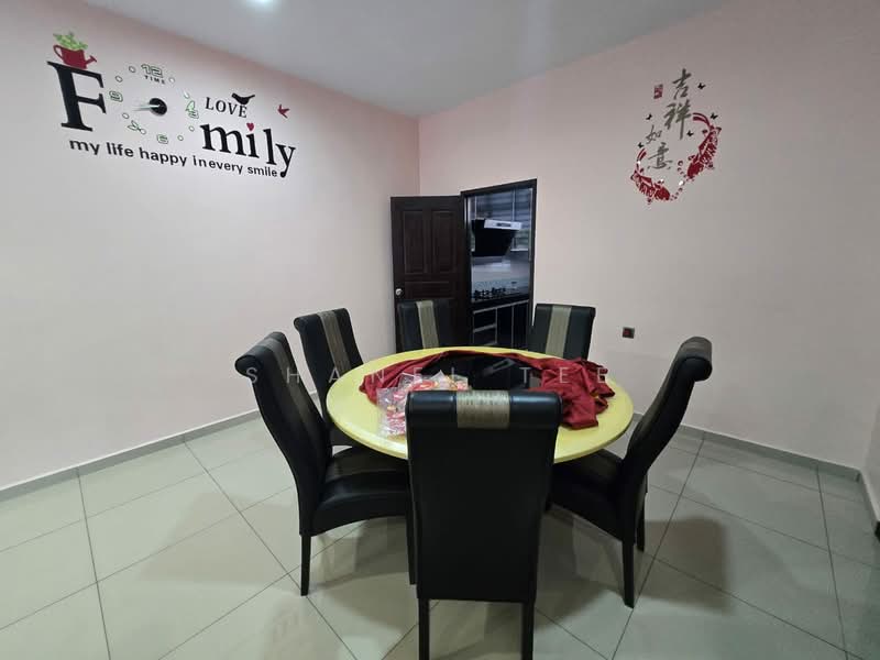 2-storey Terraced House for Sale in Taman Sutera Indah (Kluang) - Shanel Tee - Dining Room - PropertyGuru.com.my