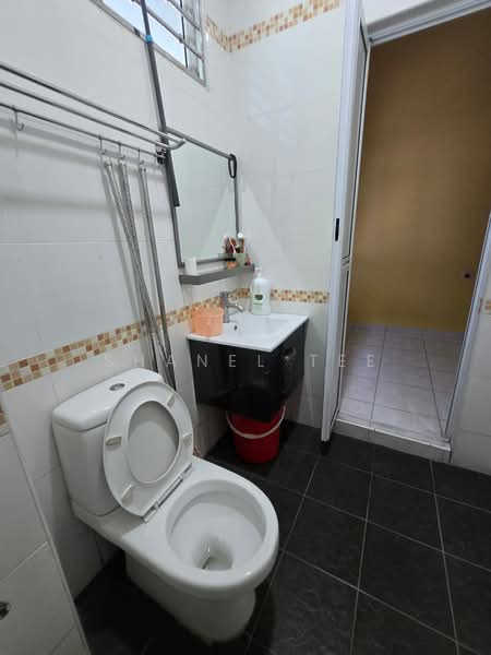2-storey Terraced House for Sale in Taman Sutera Indah (Kluang) - Shanel Tee - Bathroom - PropertyGuru.com.my