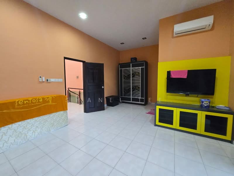 2-storey Terraced House for Sale in Taman Sutera Indah (Kluang) - Shanel Tee - Living Room - PropertyGuru.com.my