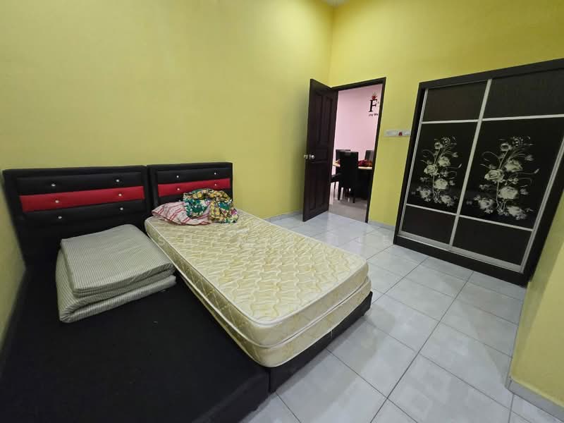 2-storey Terraced House for Sale in Taman Sutera Indah (Kluang) - Shanel Tee - Bedroom - PropertyGuru.com.my