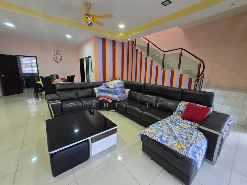 2-storey Terraced House for Sale in Taman Sutera Indah (Kluang) - Shanel Tee - Living Room - PropertyGuru.com.my