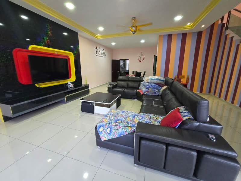 2-storey Terraced House for Sale in Taman Sutera Indah (Kluang) - Shanel Tee - Living Room - PropertyGuru.com.my