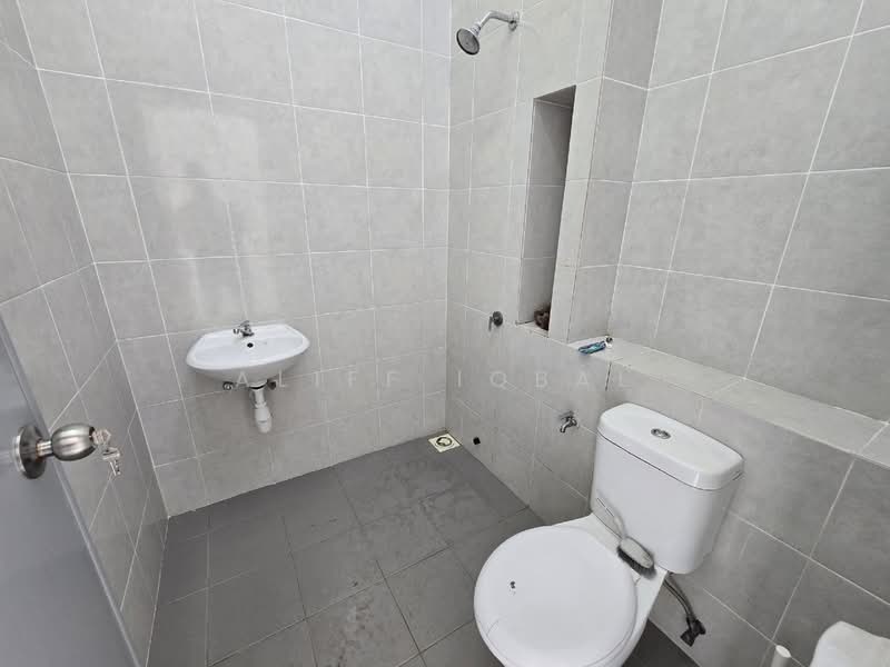 Rumah Teres 2 Tingkat untuk Dijual di Shah Alam (Selangor) - Aliff Iqbal - Bathroom - PropertyGuru.com.my