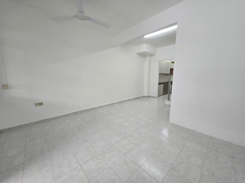 Rumah Teres 2 Tingkat untuk Dijual di Taman Sri Kluang (Kluang) - Shanel Tee - Living Room - PropertyGuru.com.my