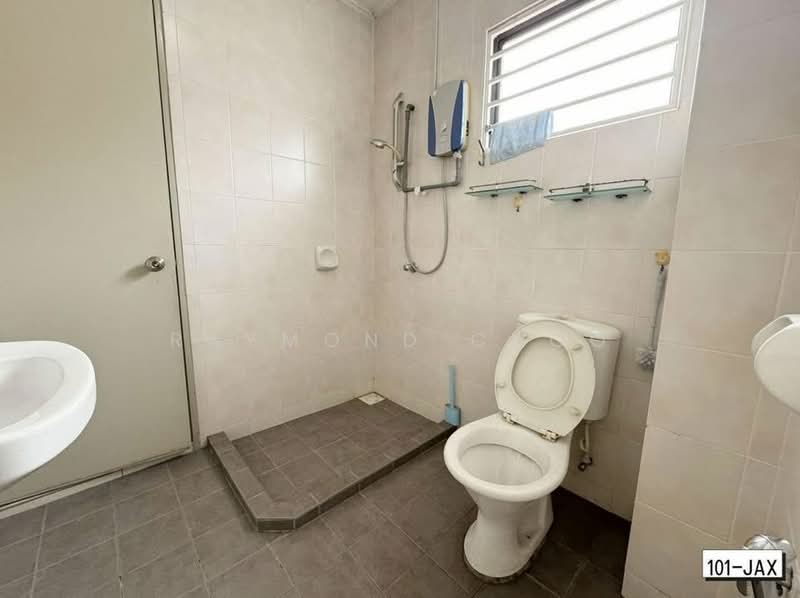 Rumah Teres untuk Dijual di Bandar Puteri Klang (Klang) - Raymond Choo - Bathroom - PropertyGuru.com.my