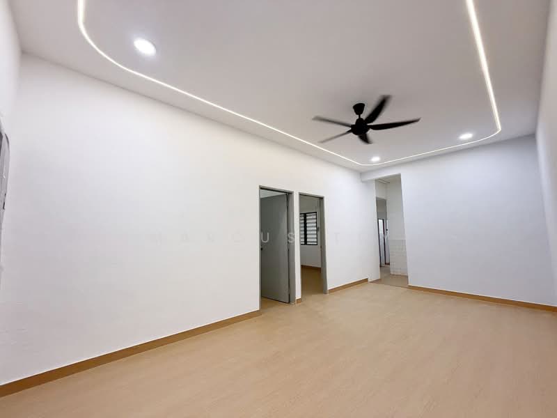 Rumah Teres 1 Tingkat untuk Dijual di Taman Damai (Kulai) - Marcus Tey - Living Room - PropertyGuru.com.my