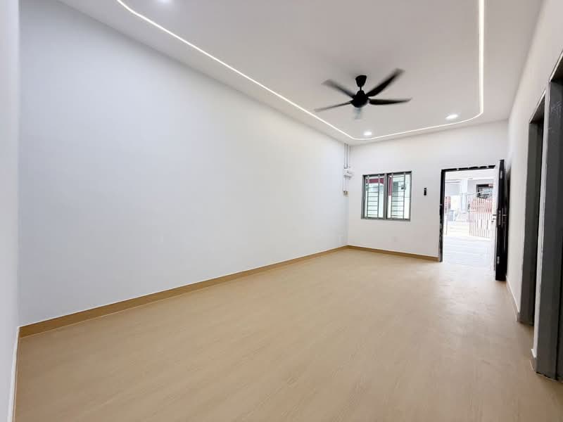 Rumah Teres 1 Tingkat untuk Dijual di Taman Damai (Kulai) - Marcus Tey - Living Room - PropertyGuru.com.my