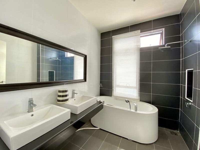 Cluster House for Sale in Taman Skudai Indah (Skudai) - Erica Ho - Bathroom - PropertyGuru.com.my
