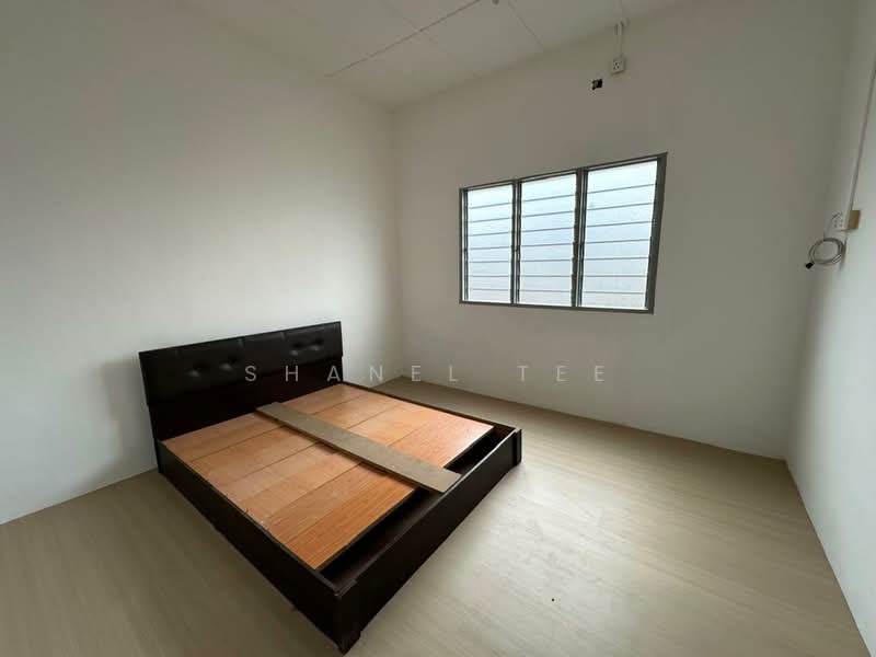 Rumah Teres 2 Tingkat untuk Dijual di Kluang (Johor) - Shanel Tee - Bedroom - PropertyGuru.com.my