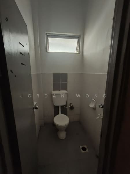 Pejabat Runcit untuk Disewa di Taman Cendana (Pasir Gudang) - Jordan Wong - Bathroom - PropertyGuru.com.my