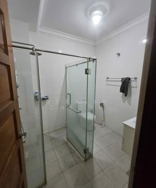 Rumah Berkembar untuk Dijual di Subang Bestari (Shah Alam) - Geralyn Chionh - Bathroom - PropertyGuru.com.my