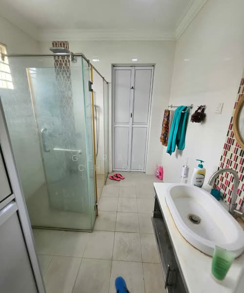 Rumah Berkembar untuk Dijual di Subang Bestari (Shah Alam) - Geralyn Chionh - Bathroom - PropertyGuru.com.my