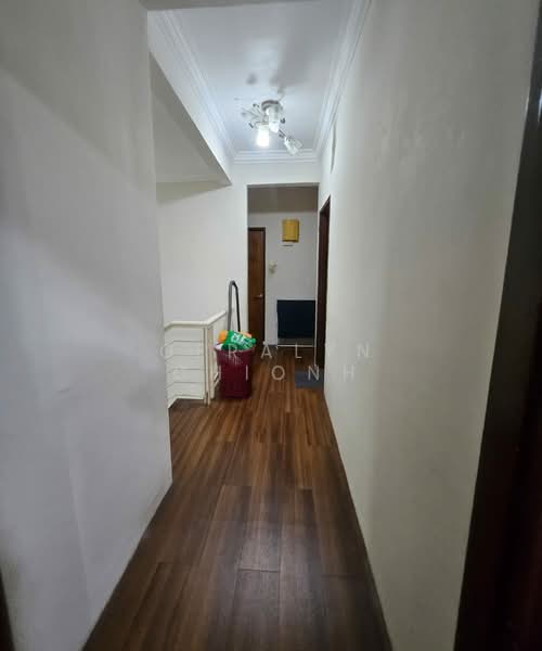 Rumah Berkembar untuk Dijual di Subang Bestari (Shah Alam) - Geralyn Chionh - Corridor - PropertyGuru.com.my