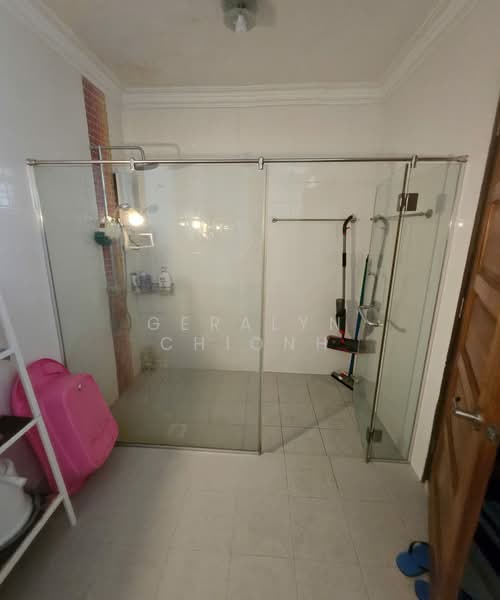 Rumah Berkembar untuk Dijual di Subang Bestari (Shah Alam) - Geralyn Chionh - Bathroom - PropertyGuru.com.my