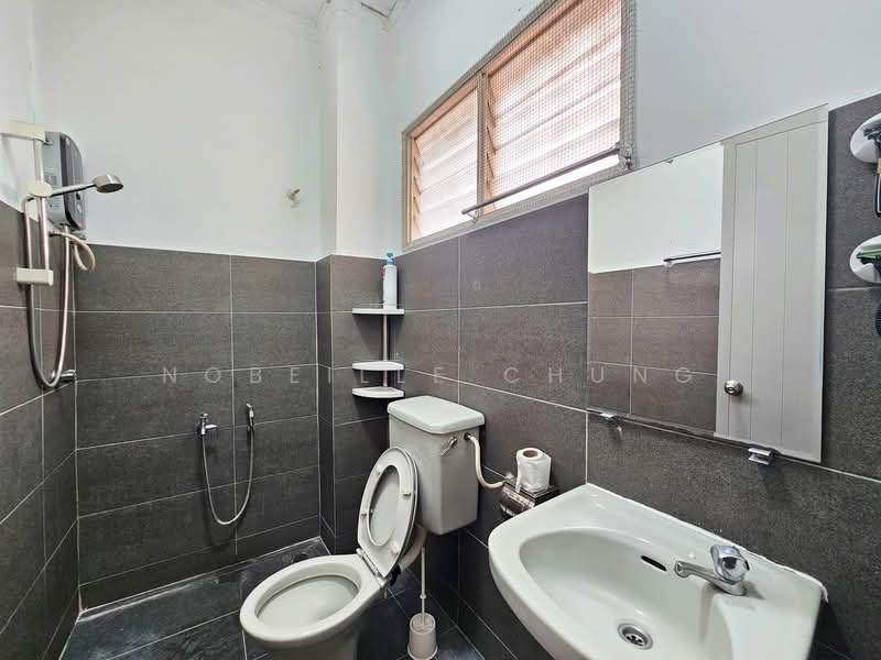 2-storey Terraced House for Sale in Usj 11 (Subang Jaya) - Nobeille Chung - Bathroom - PropertyGuru.com.my