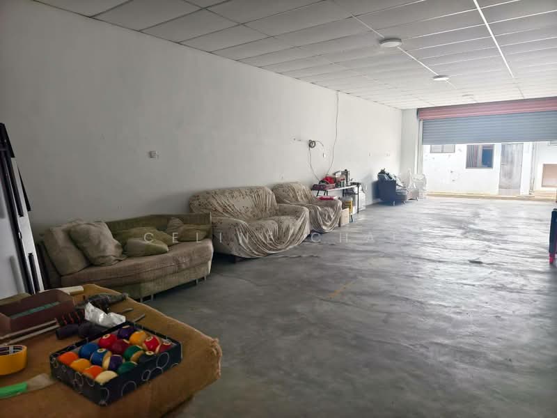 Corner Shop Taman Bukit Tropika - 3