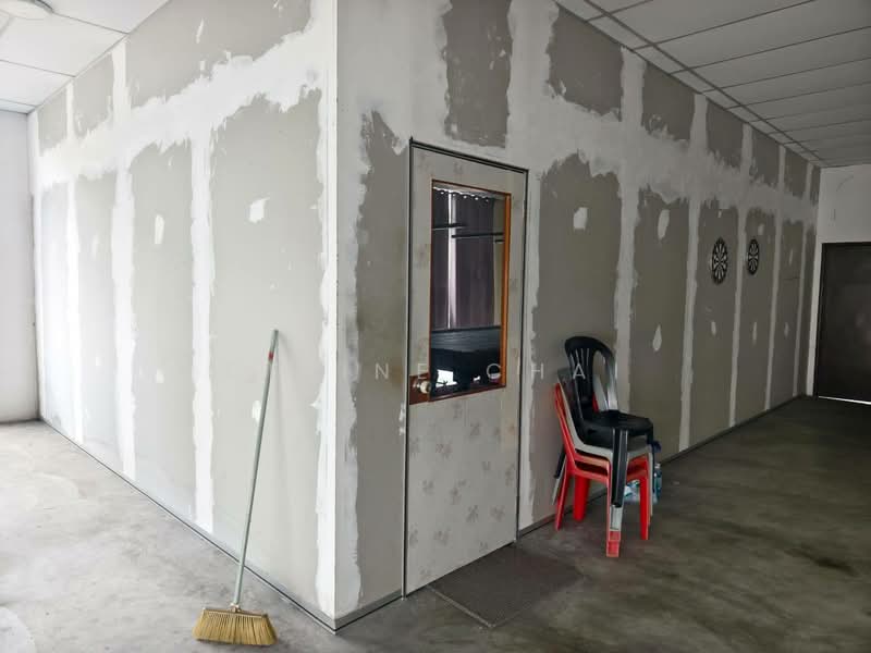 Corner Shop Taman Bukit Tropika - 4