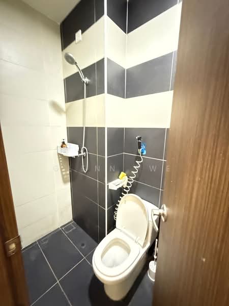 Servis Apartment untuk Disewa di D'Secret Garden (Pangsapuri Kempas Indah) - Glenn Twe - Bathroom - PropertyGuru.com.my