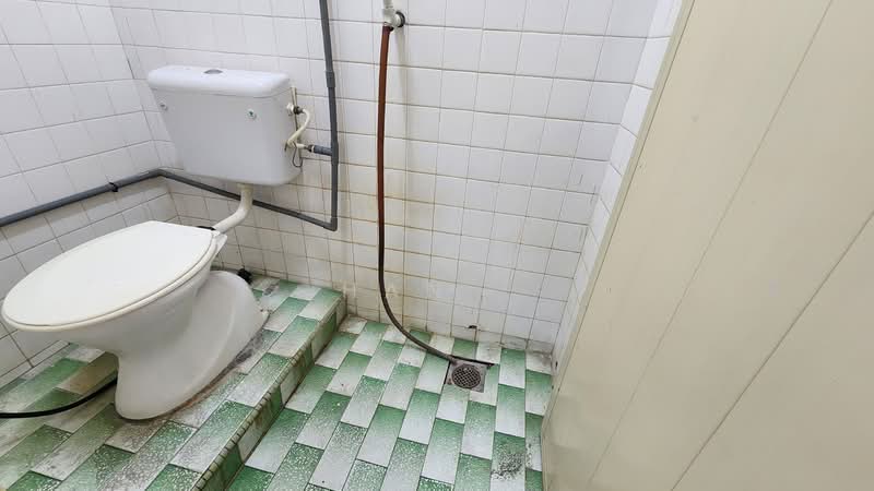 2-storey Terraced House for Sale in Taman Overseas Union (Taman Oug) (Jalan Klang Lama (Old Klang Road)) - Han . - Bathroom - PropertyGuru.com.my