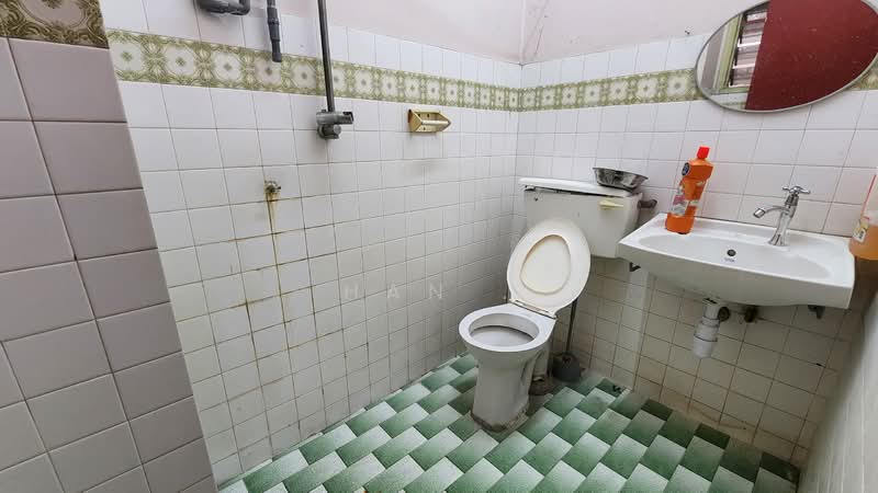 2-storey Terraced House for Sale in Taman Overseas Union (Taman Oug) (Jalan Klang Lama (Old Klang Road)) - Han . - Bathroom - PropertyGuru.com.my