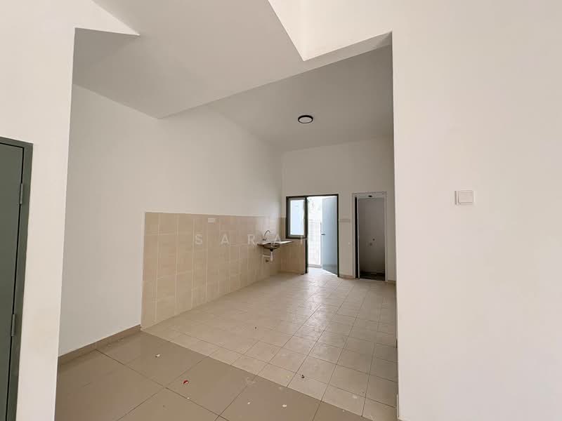 Rumah Teres 2 Tingkat untuk Disewa di Taman Sri Andalas (Klang) - Sarah . - Kitchen - PropertyGuru.com.my