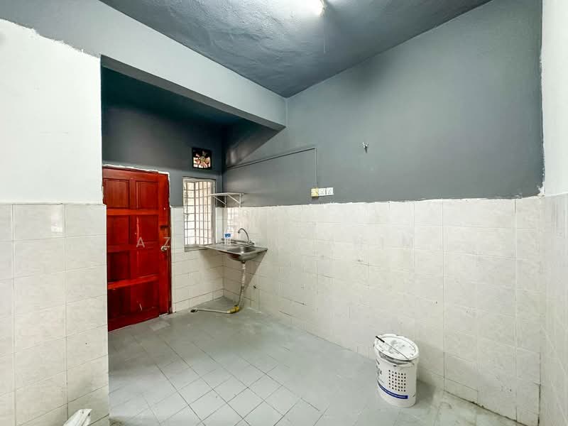 Rumah Teres 2 Tingkat untuk Dijual di Bandar Rinching Seksyen 2 (Semenyih) - Azli Ibrahim - Kitchen - PropertyGuru.com.my