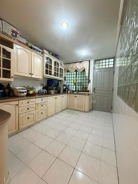 Semi-Detached House for Sale in Taman Molek (Johor Bahru) - Luis Lim - Kitchen - PropertyGuru.com.my