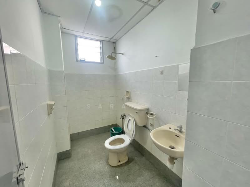 Pangsapuri untuk Dijual di Garden Park - Sarah . - Bathroom - PropertyGuru.com.my